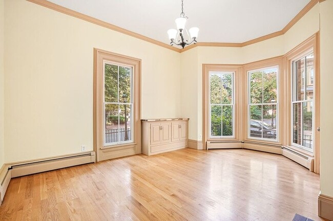 Building Photo - 52 Mattoon St