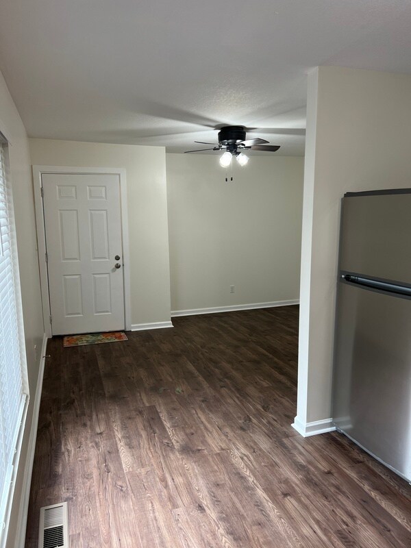 Building Photo - 800 Lullwater Rd