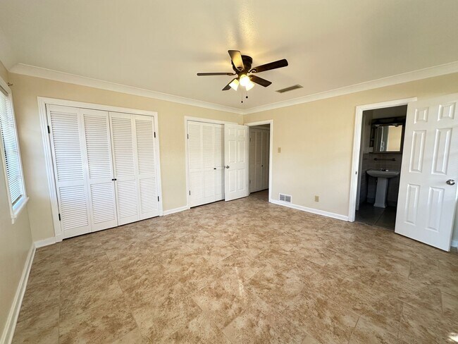 Building Photo - GORGEOUS 4/3 BROADMOOR HOME-UPDATED-MUST SEE!