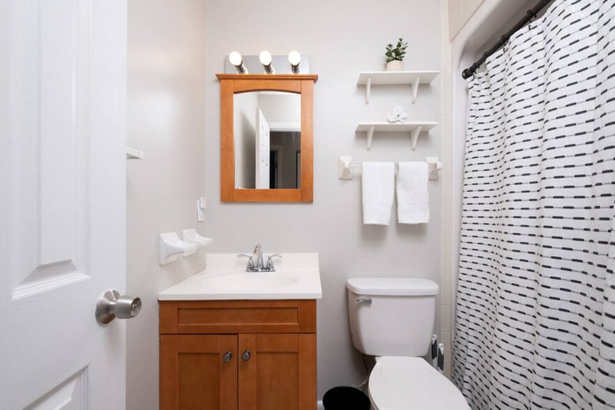 Building Photo - 3431 NW 21st Dr