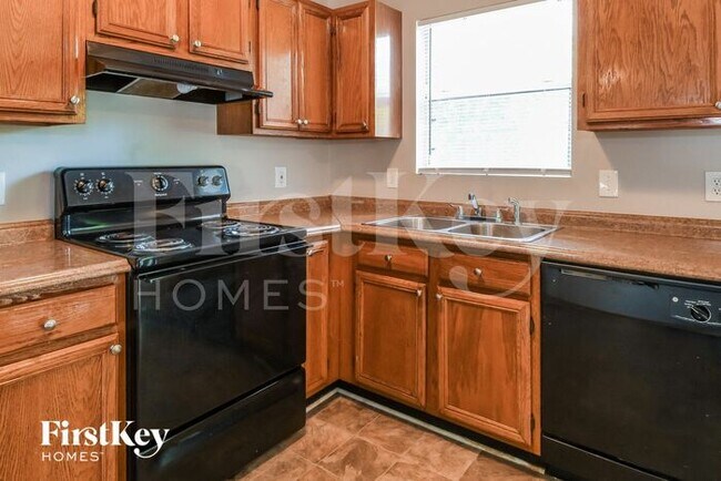Building Photo - 567 Serenade Cir E