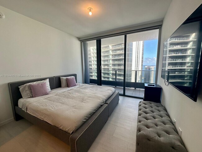 Building Photo - 1000 Brickell Plaza