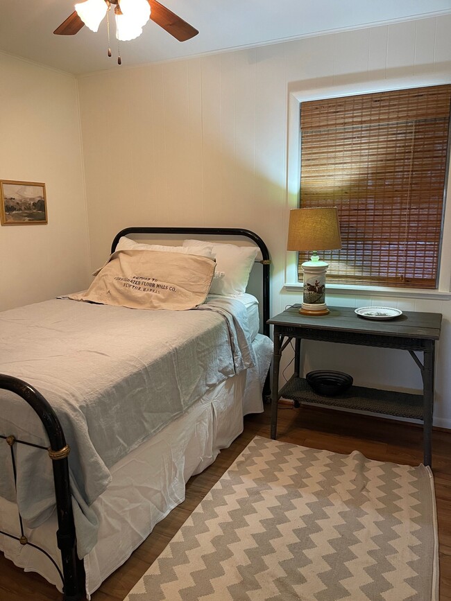 Building Photo - 3Bed 2Bath Furnished Lk