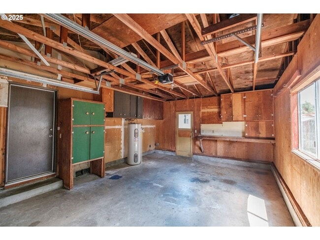 Building Photo - 3-bedroom 1 bath Single Level House