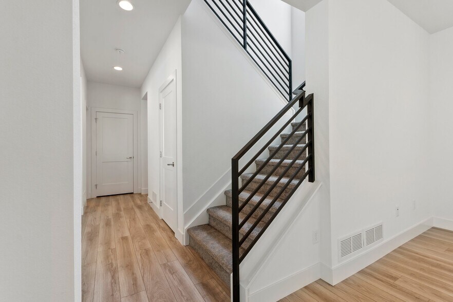 Building Photo - 6106 Netherland Ct