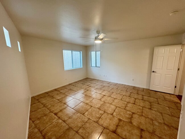 Building Photo - 2435 N Silver Mosaic Dr