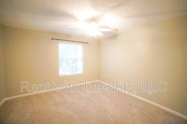 Building Photo - 1100 Greentree Ct