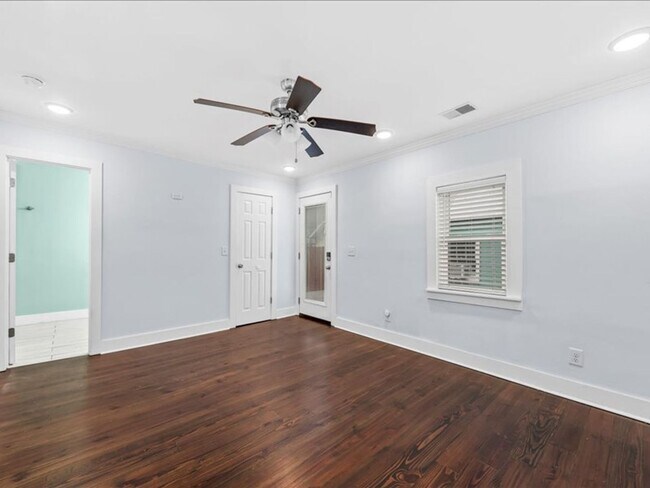 Building Photo - 2 Bedroom, 2 Bath Home with ADU Downtown Charleston!
