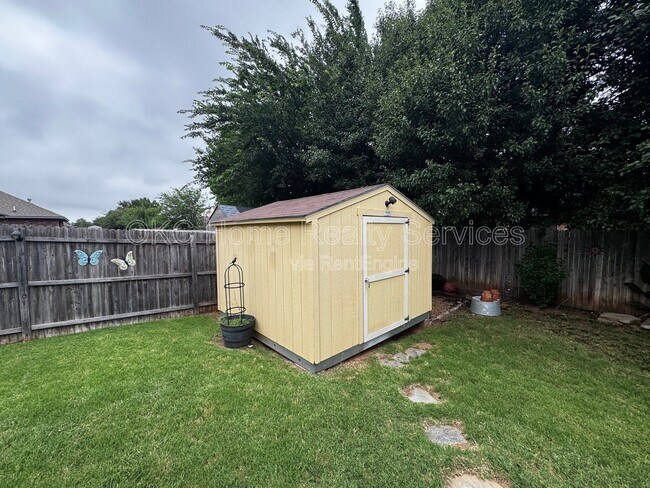 Building Photo - 8020 Kaden Rd