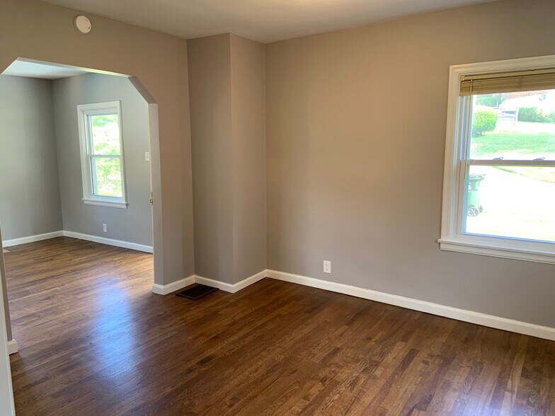 Dining room looking into living room - 2050 New Linden Rd