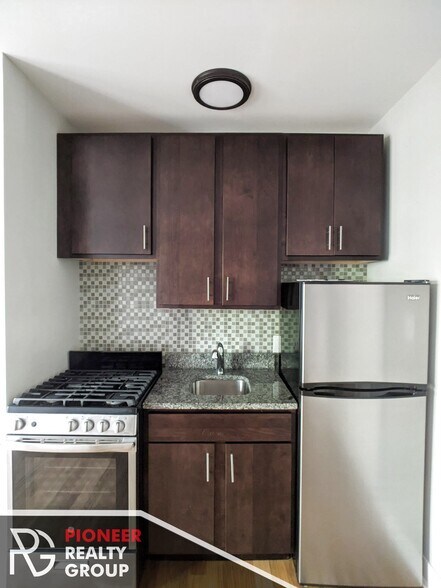 Building Photo - 4542 N Damen Ave