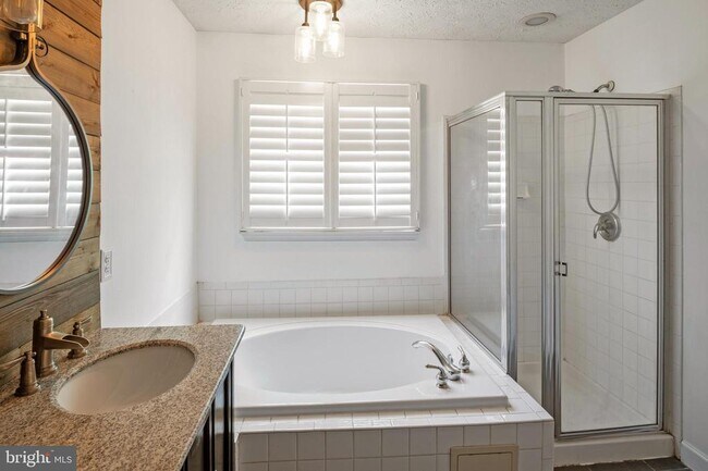 Building Photo - 9805 Redwing Dr
