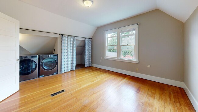 Building Photo - The Perfect Restored University Heights Home -available for rent now!