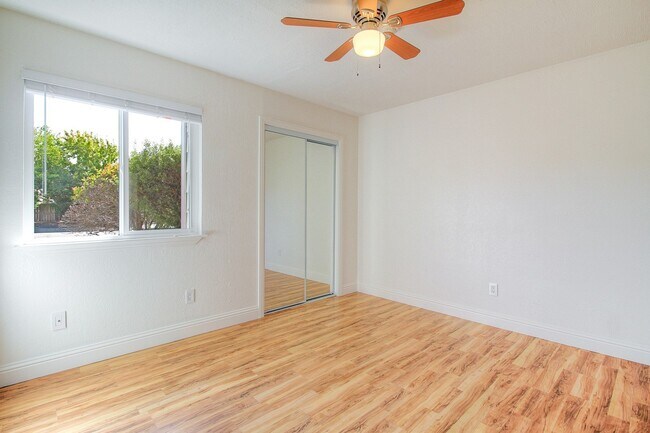 Building Photo - 6233 Montecito Blvd