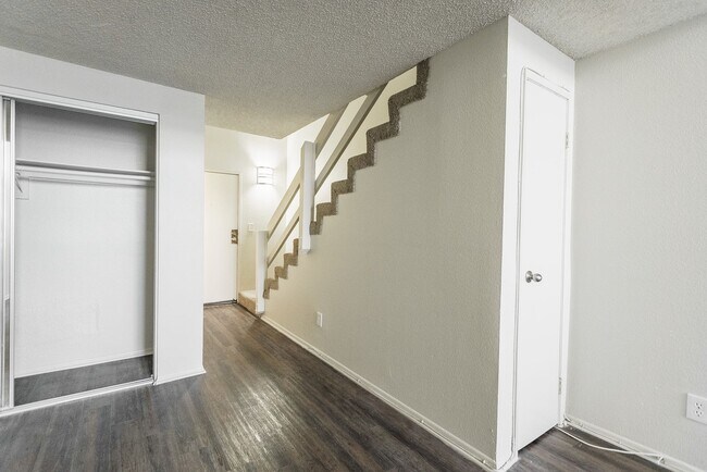 Interior Photo - 641 Gayley Ave