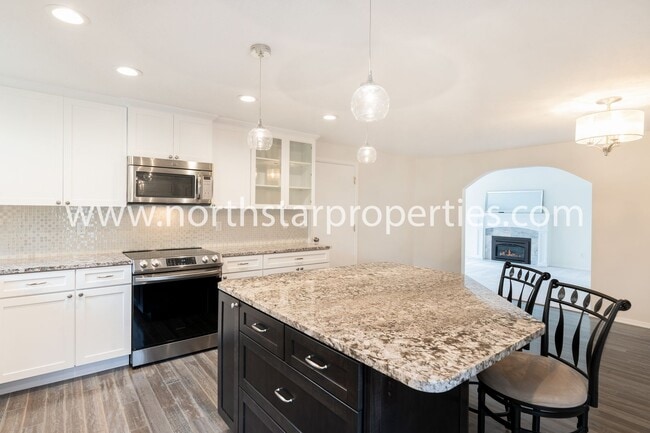 Building Photo - Impeccable Multnomah Village Bungalow