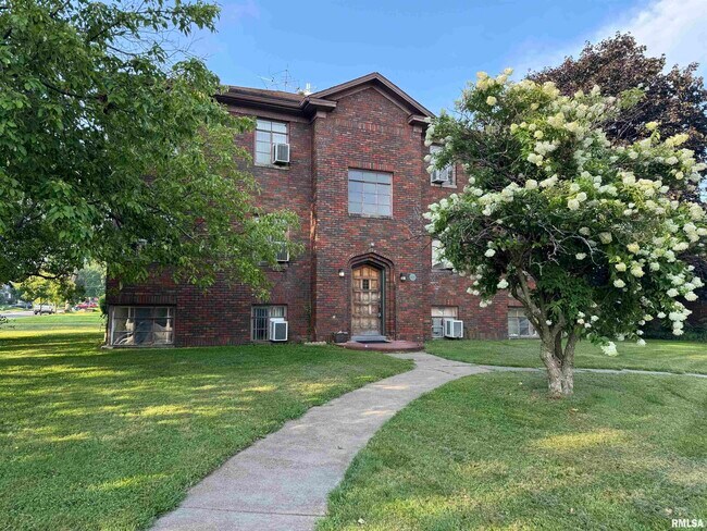 Primary Photo - 405 W Columbia Ave