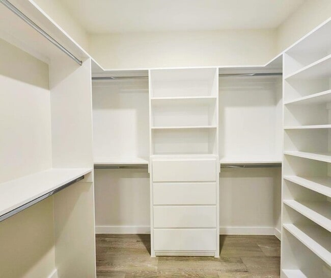 Building Photo - 7506 Cresta Bella St