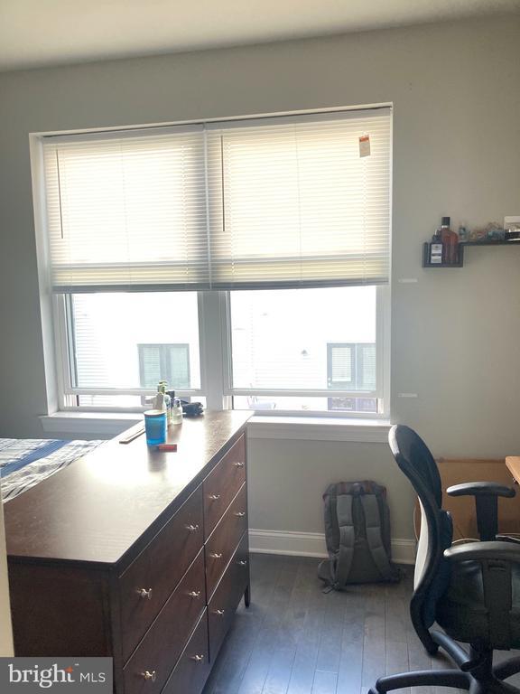 Building Photo - 1212 N Front St