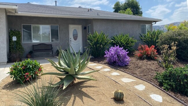 Building Photo - Updated 3 Bed, 2 Bath House in the Heart of Santee!
