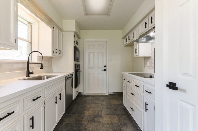 Building Photo - 431 Topsail Way