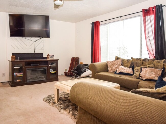 Building Photo - 905 W 370 S