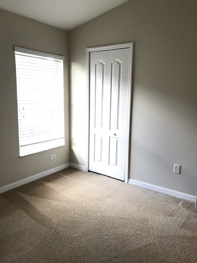 Building Photo - Home Sweet Home is this 4 bed, 2 bath home for Rent in the Asbel Creek Subdivision!