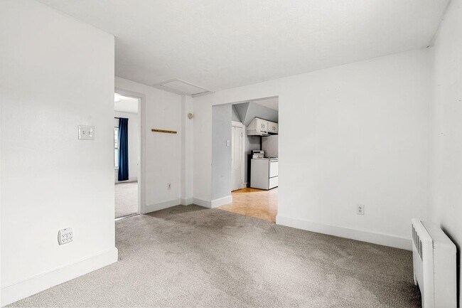 Building Photo - 216 Jewett St