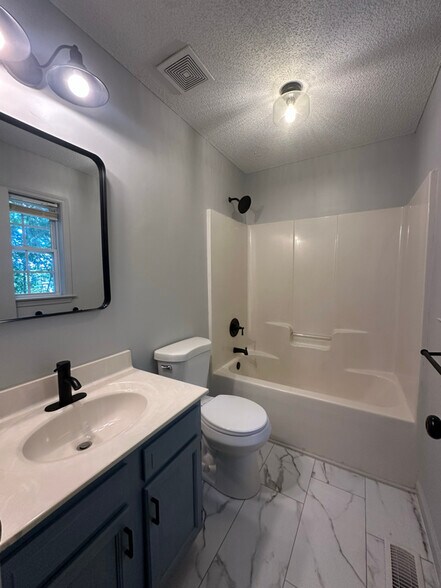 Building Photo - 5 Braxton Ln