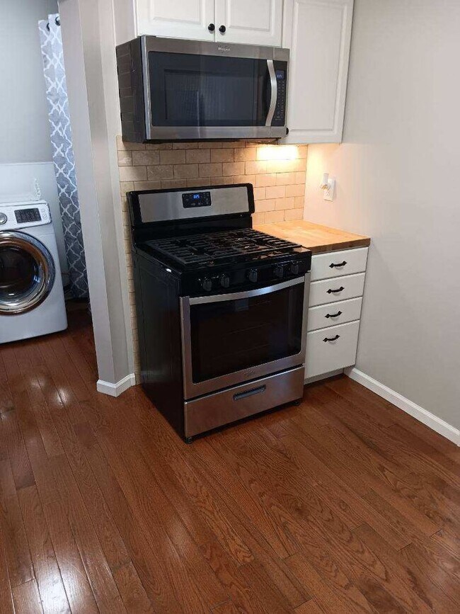 Building Photo - Charming 3 bedroom near Washburn University.