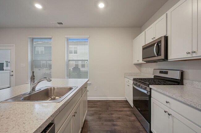 Building Photo - 62 Pepperwood Dr