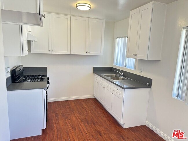 Building Photo - 1038 S Harvard Blvd