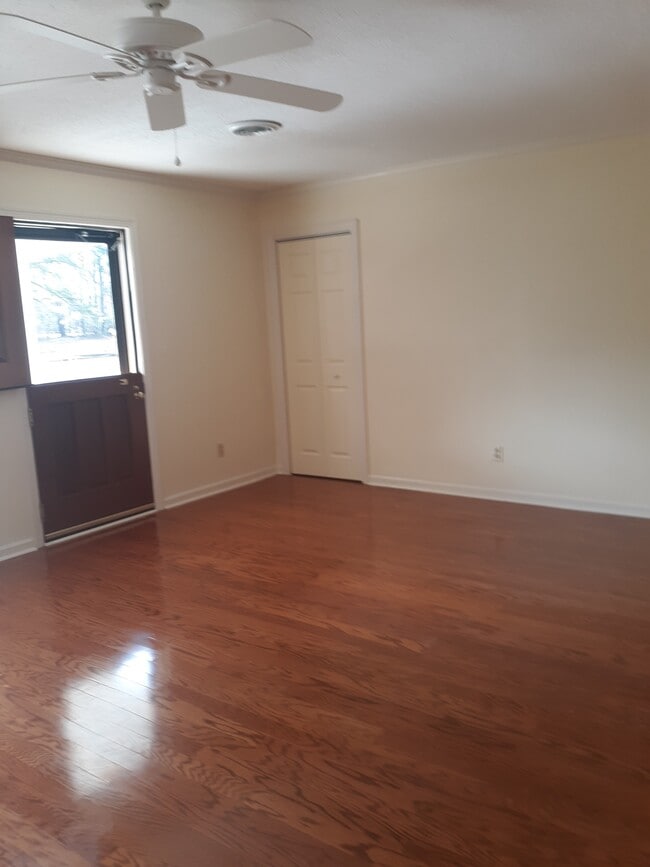 Building Photo - 804 Gull Ln