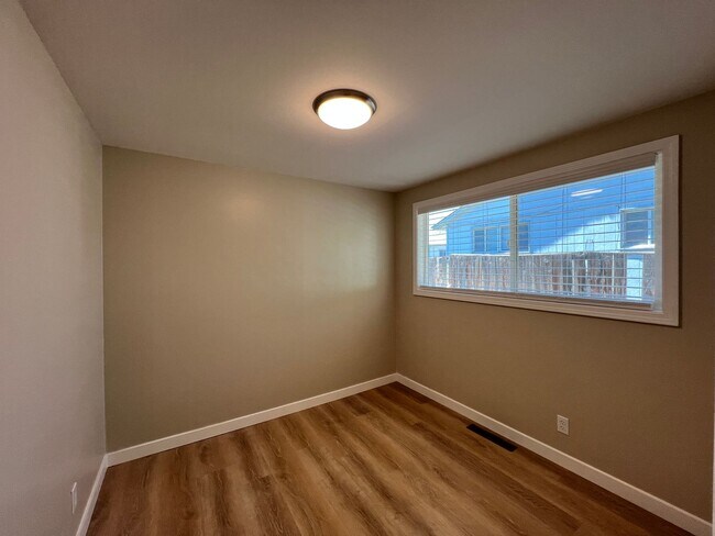 Building Photo - 324 N Central Dr