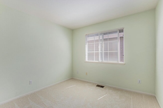 Building Photo - 119 Orr Rd