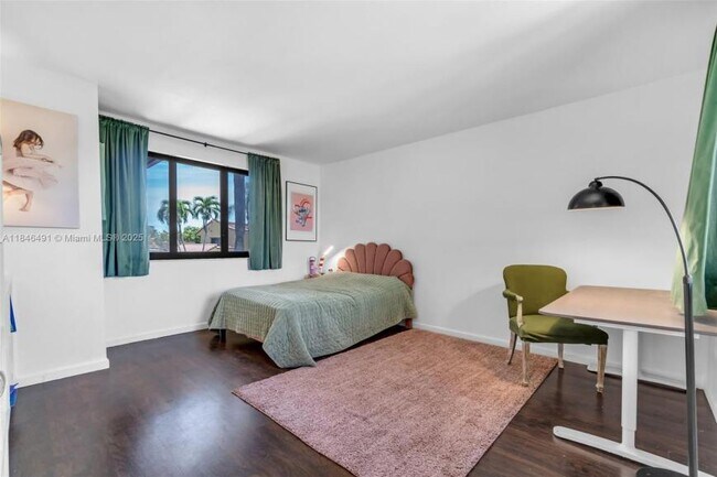 Building Photo - 3 bedroom in North Miami Beach FL 33179