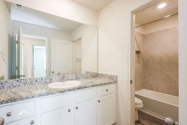 Building Photo - 2827 Praline Ferry