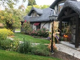 Building Photo - 2004 NE 8th St