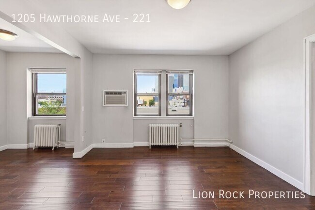 Building Photo - 1205 Hawthorne Ave