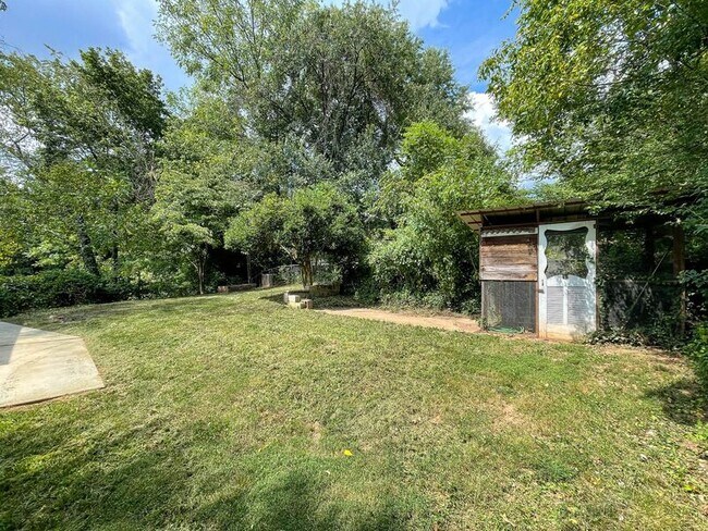 Building Photo - 58 Longview Rd