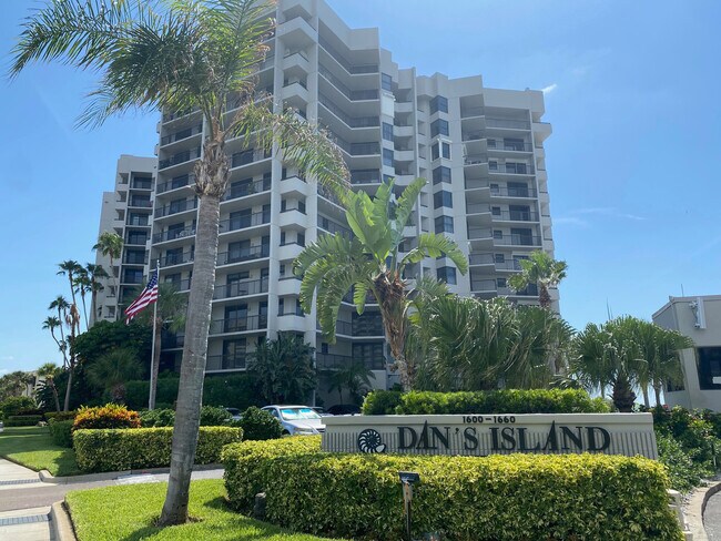 Primary Photo - 1660 Gulf Blvd