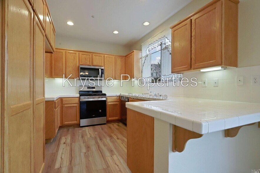 Building Photo - 700 Westpark