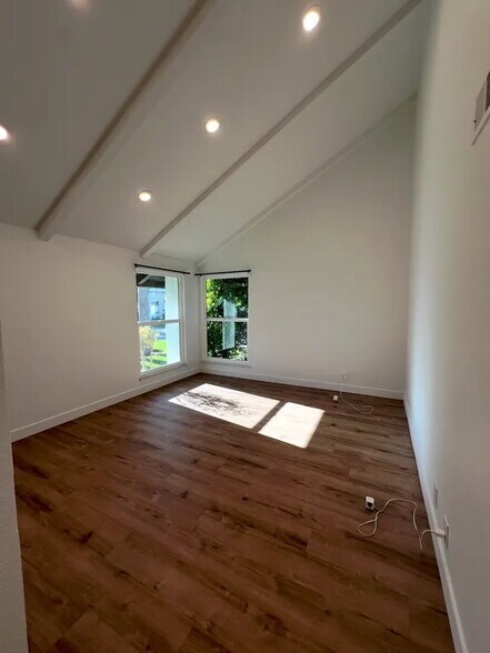 Building Photo - 512 Ashland Dr