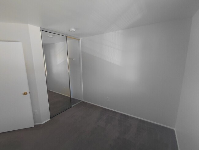 Building Photo - 2289 Willow Creek Cir