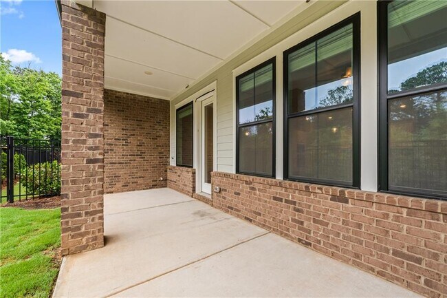Building Photo - 240 Walker Ave