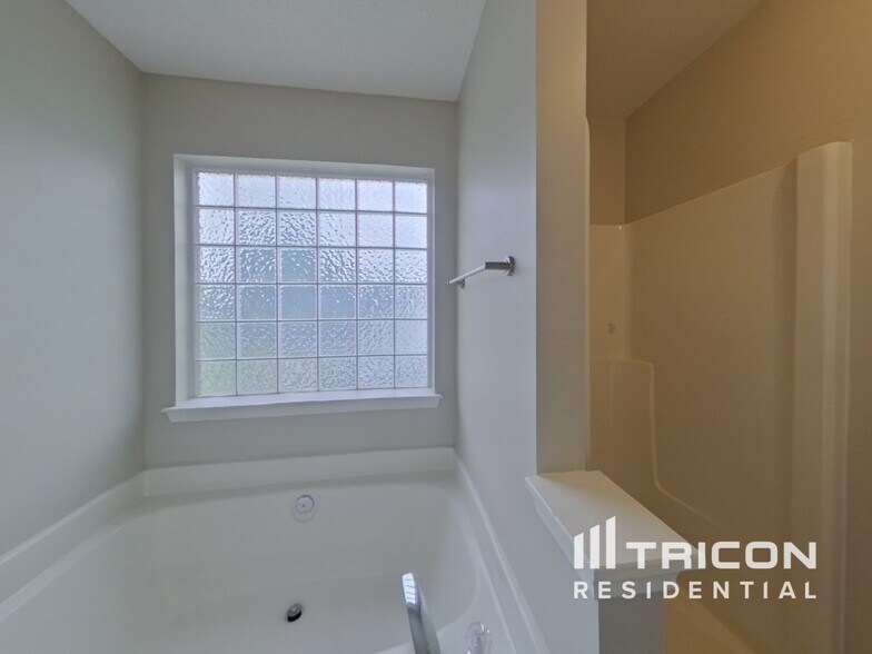 Building Photo - 3908 Chatterleigh Dr