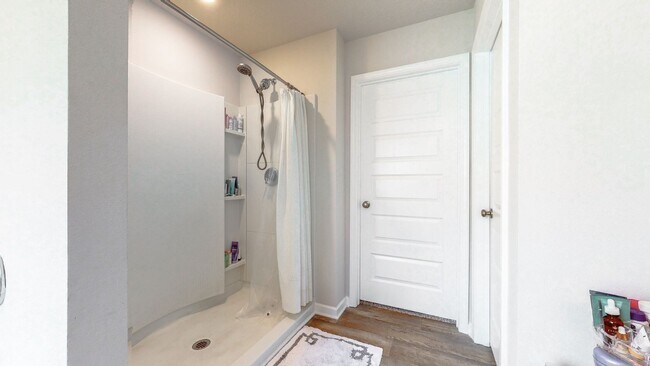 Building Photo - Coming Soon! 4 bed 2 bath home located in Hammock Bay!