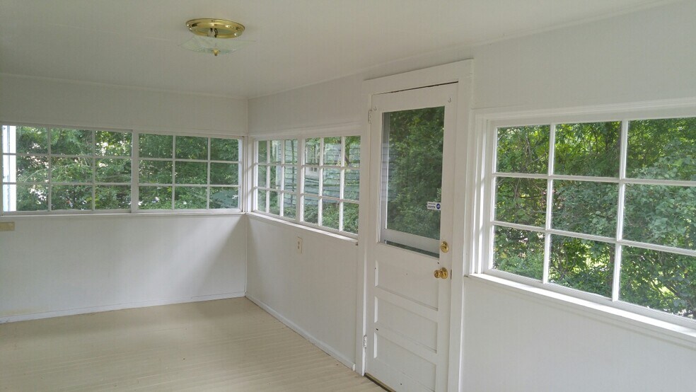 Building Photo - 52 Nannys Ln