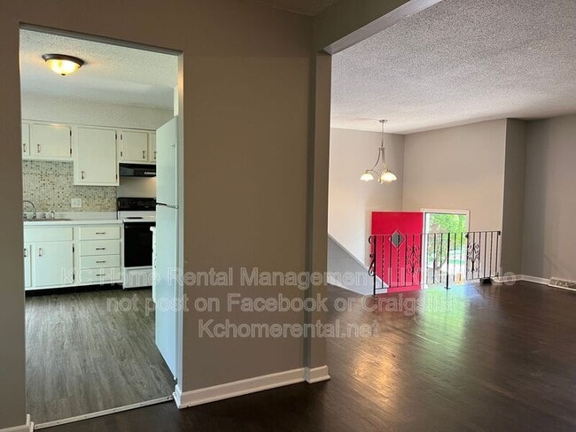 Building Photo - 6708 W 71st Terrace