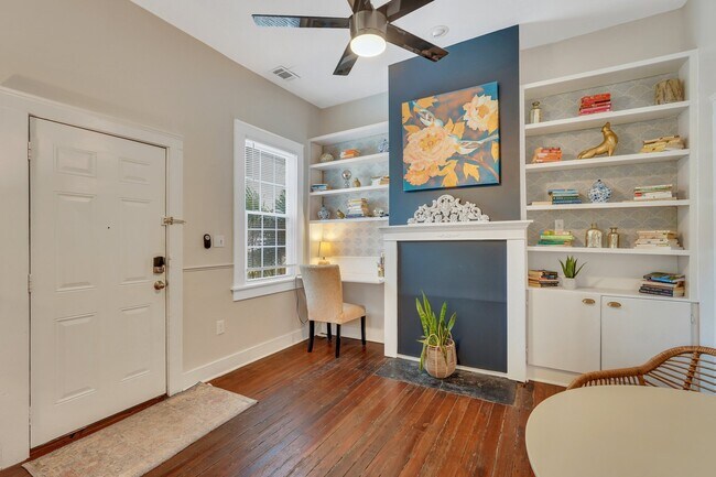 Building Photo - 307 W Waldburg Ln